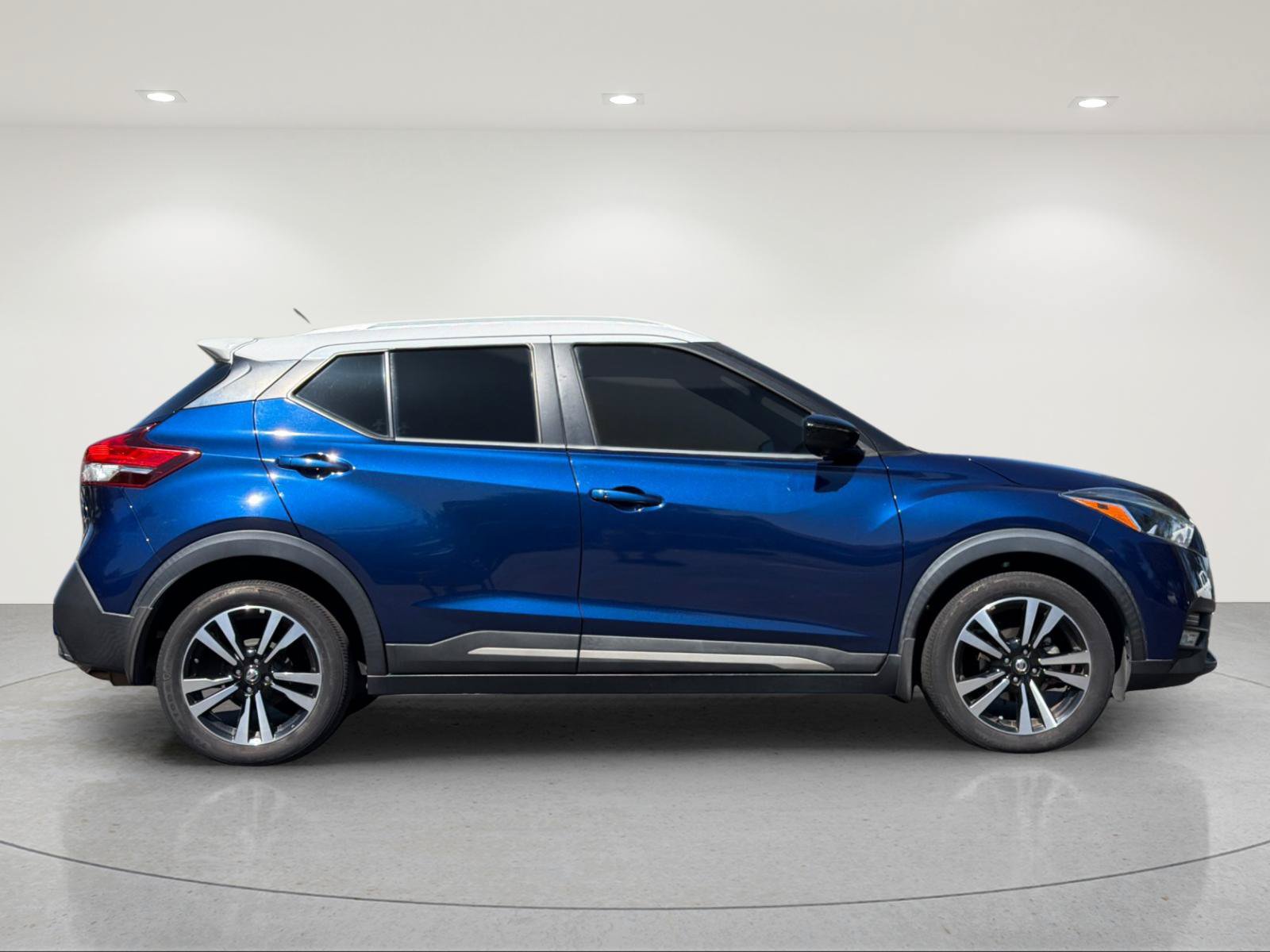 Used 2019 Nissan Kicks SR w/ SR Premium Package FWD image 6