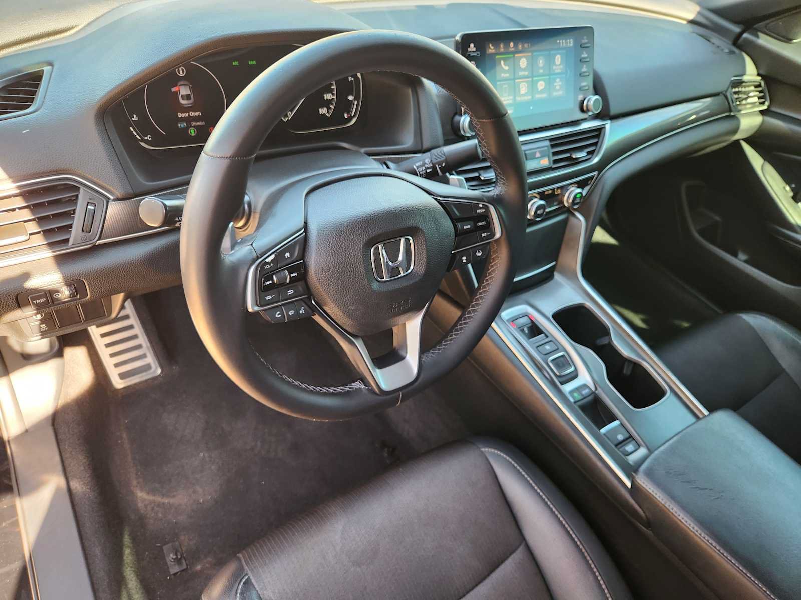 Used 2018 Honda Accord Sport image 2