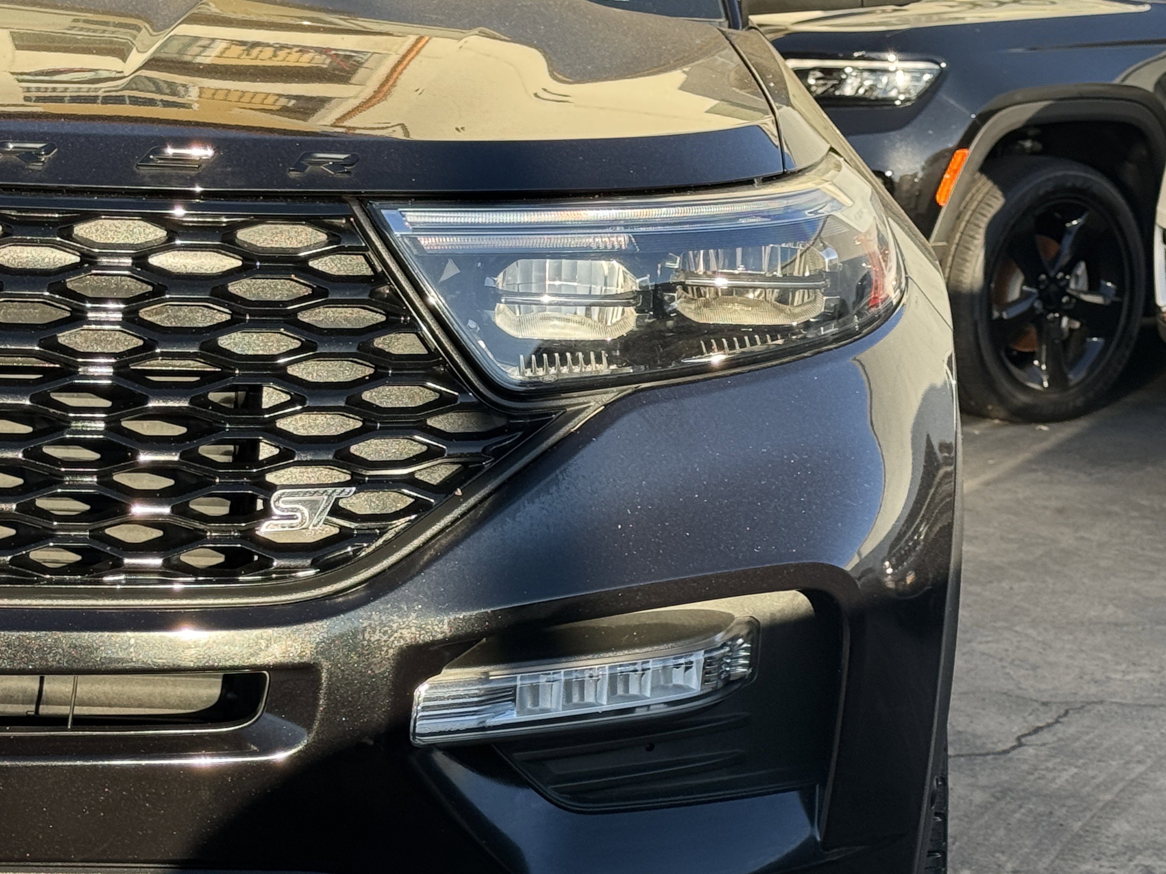 Used 2020 Ford Explorer ST w/ ST Street Pack image 9