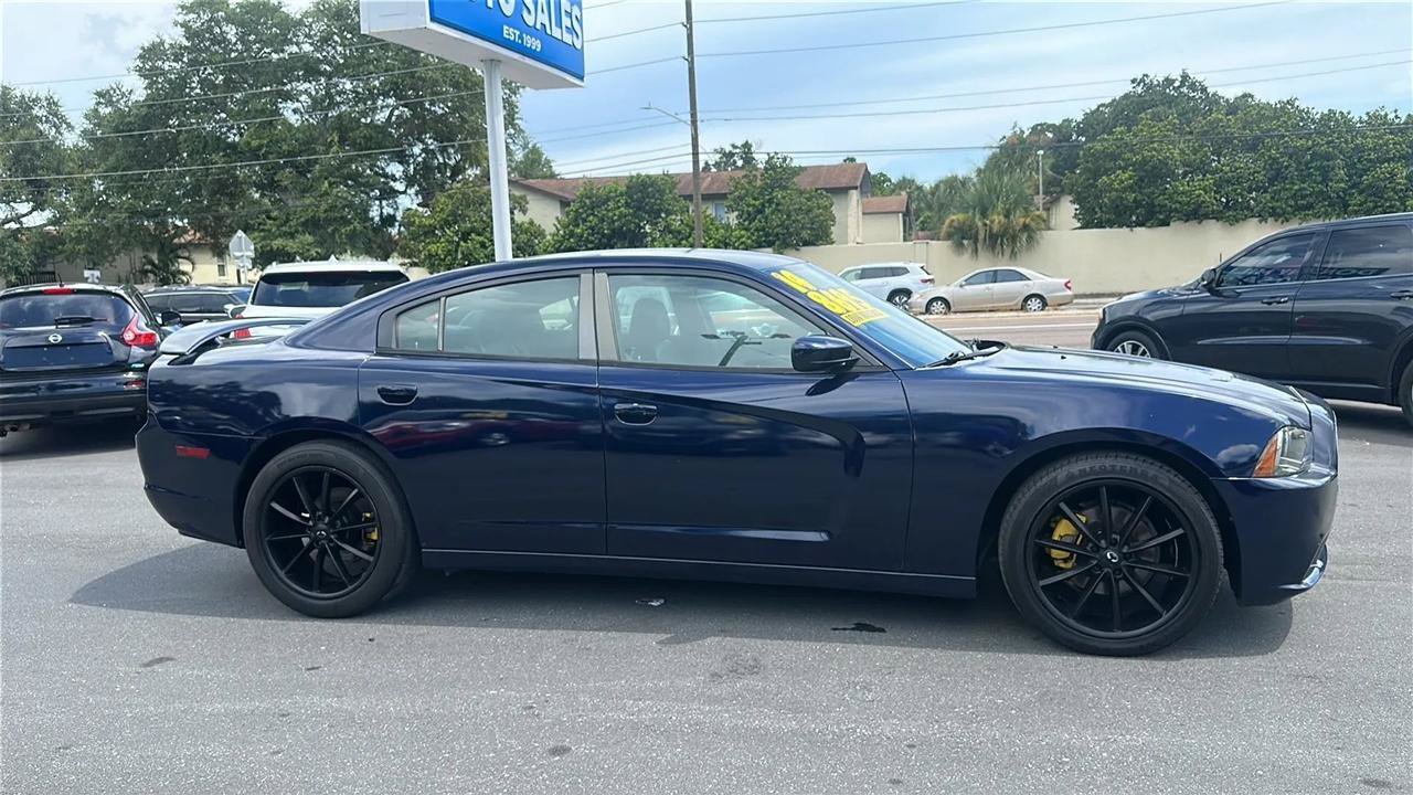 Used 2014 Dodge Charger SE RWD image 6