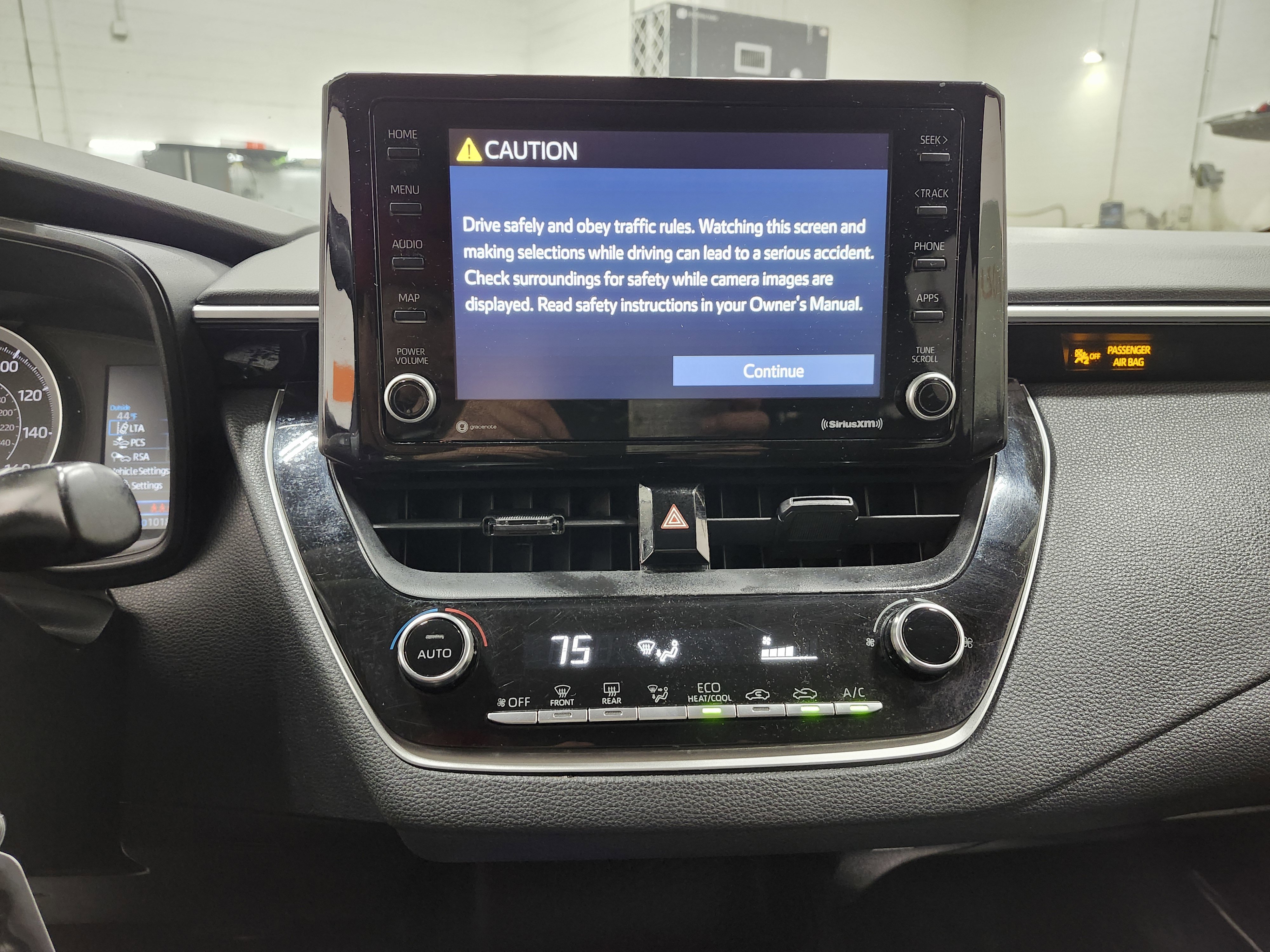 Used 2022 Toyota Corolla LE image 28