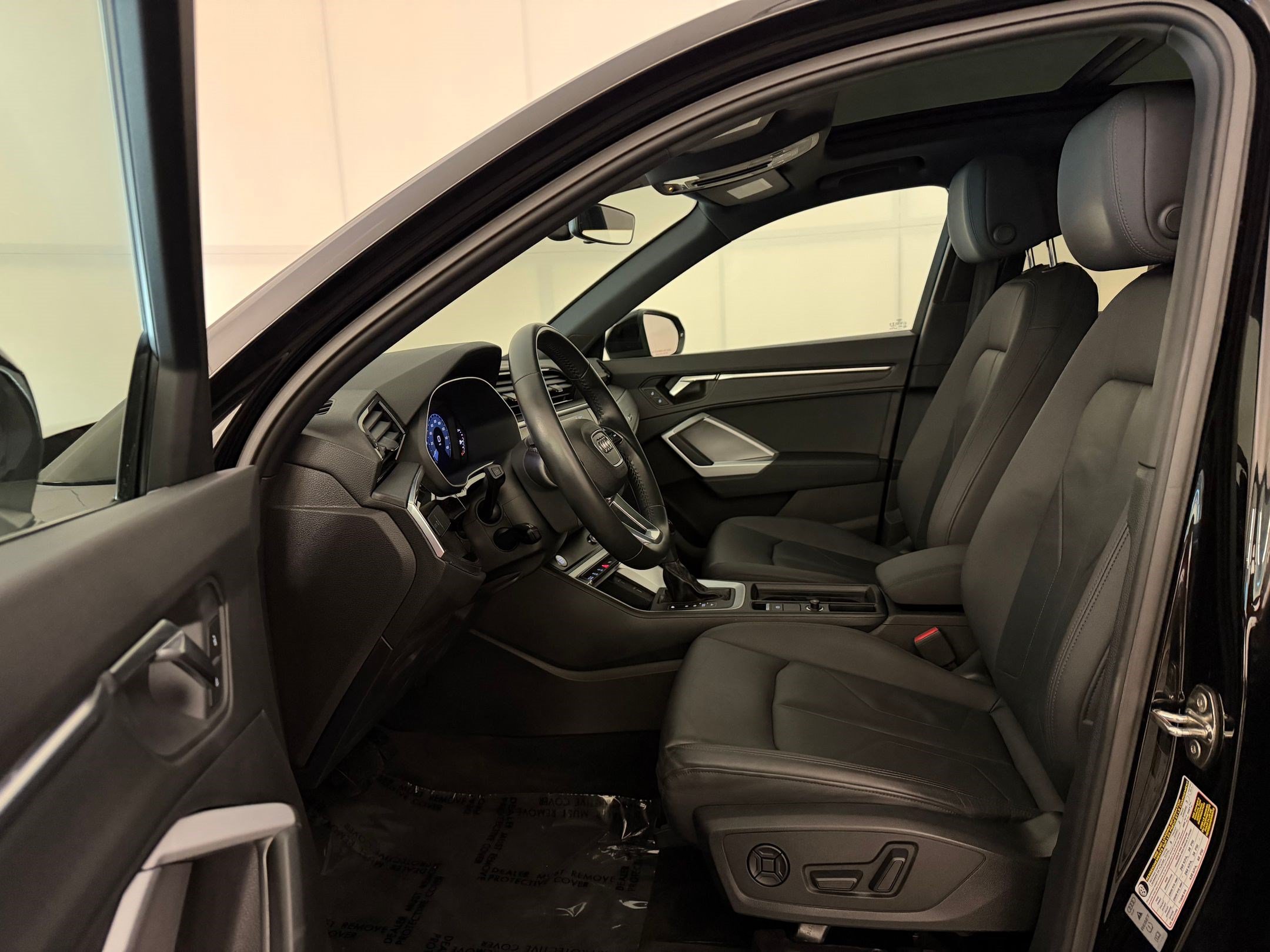 Used 2020 Audi Q3 2.0T Premium w/ Convenience Package AWD/4WD image 5
