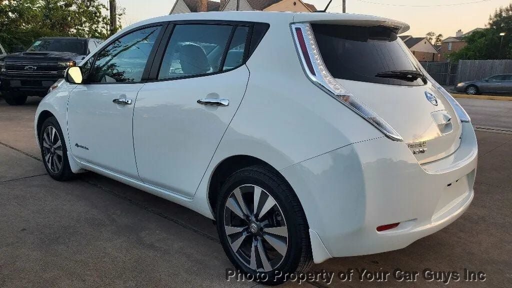 Used 2015 Nissan Leaf SL w/ Premium Package FWD image 16