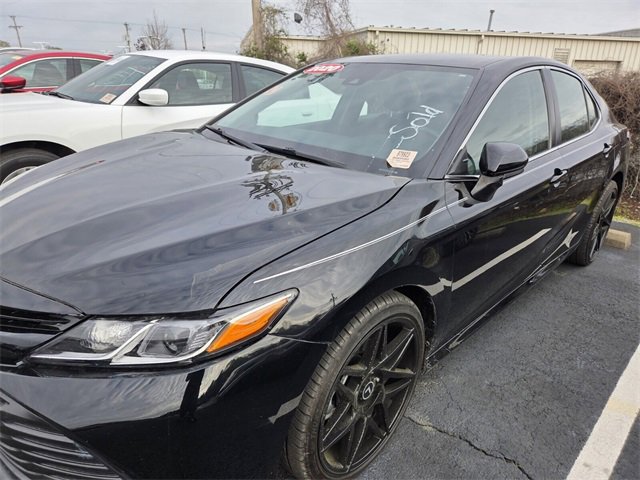 Used 2020 Toyota Camry L image 10