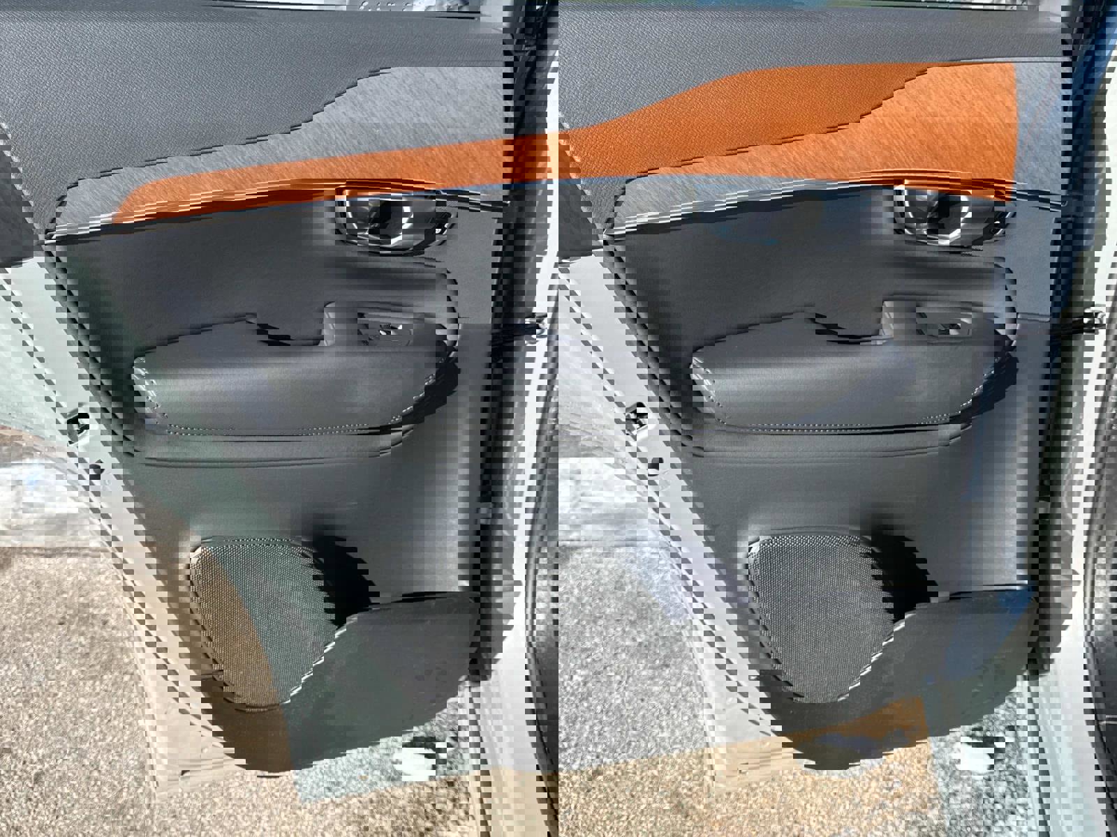 Certified 2024 Volvo XC90 T8 Plus w/ Protection Package Premier image 11