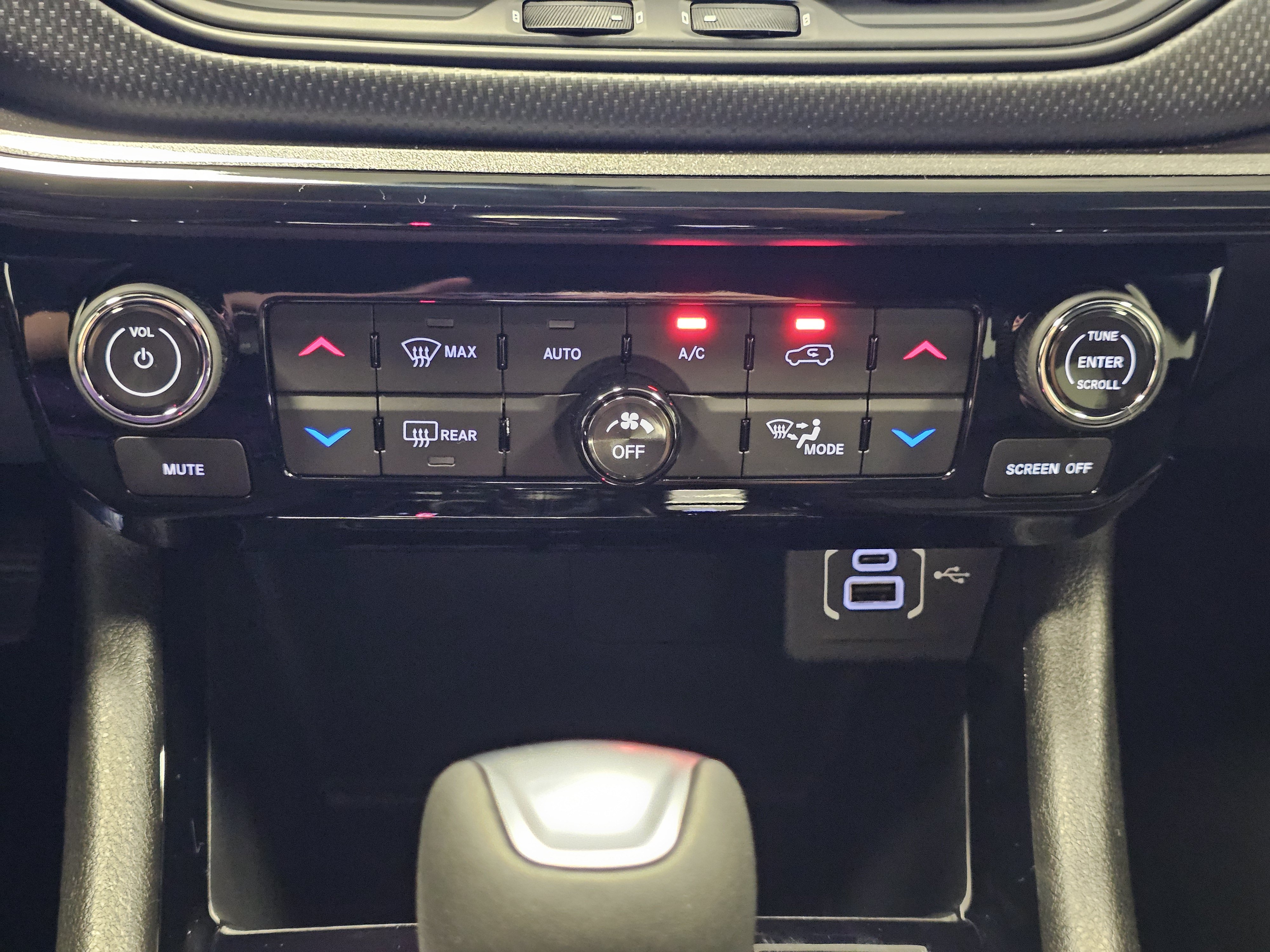 New 2025 Jeep Compass Latitude w/ Sun & Sound Group AWD/4WD image 34