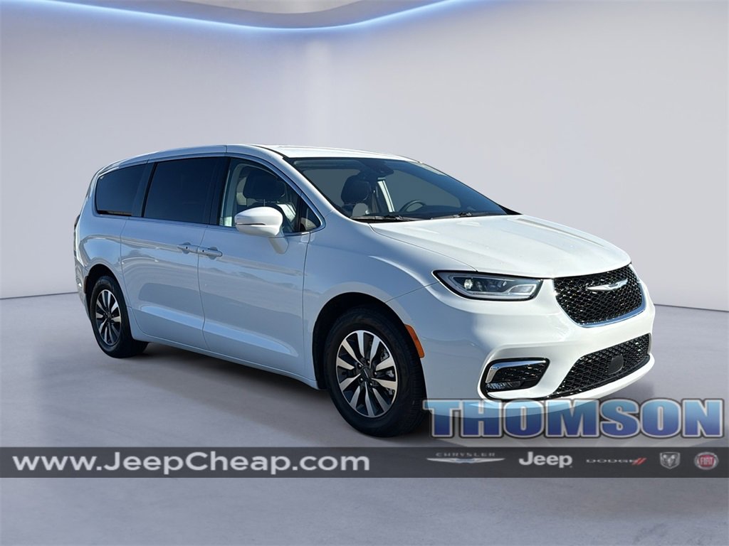 Used 2022 Chrysler Pacifica Touring-L