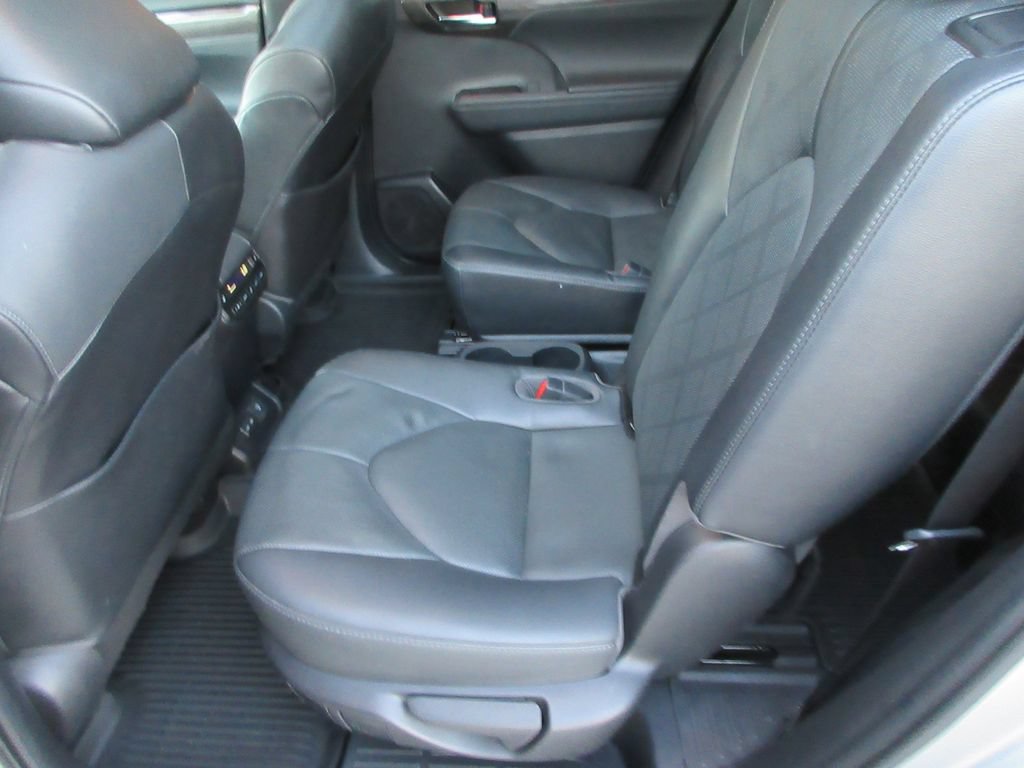 Used 2022 Toyota Highlander Platinum AWD/4WD image 14