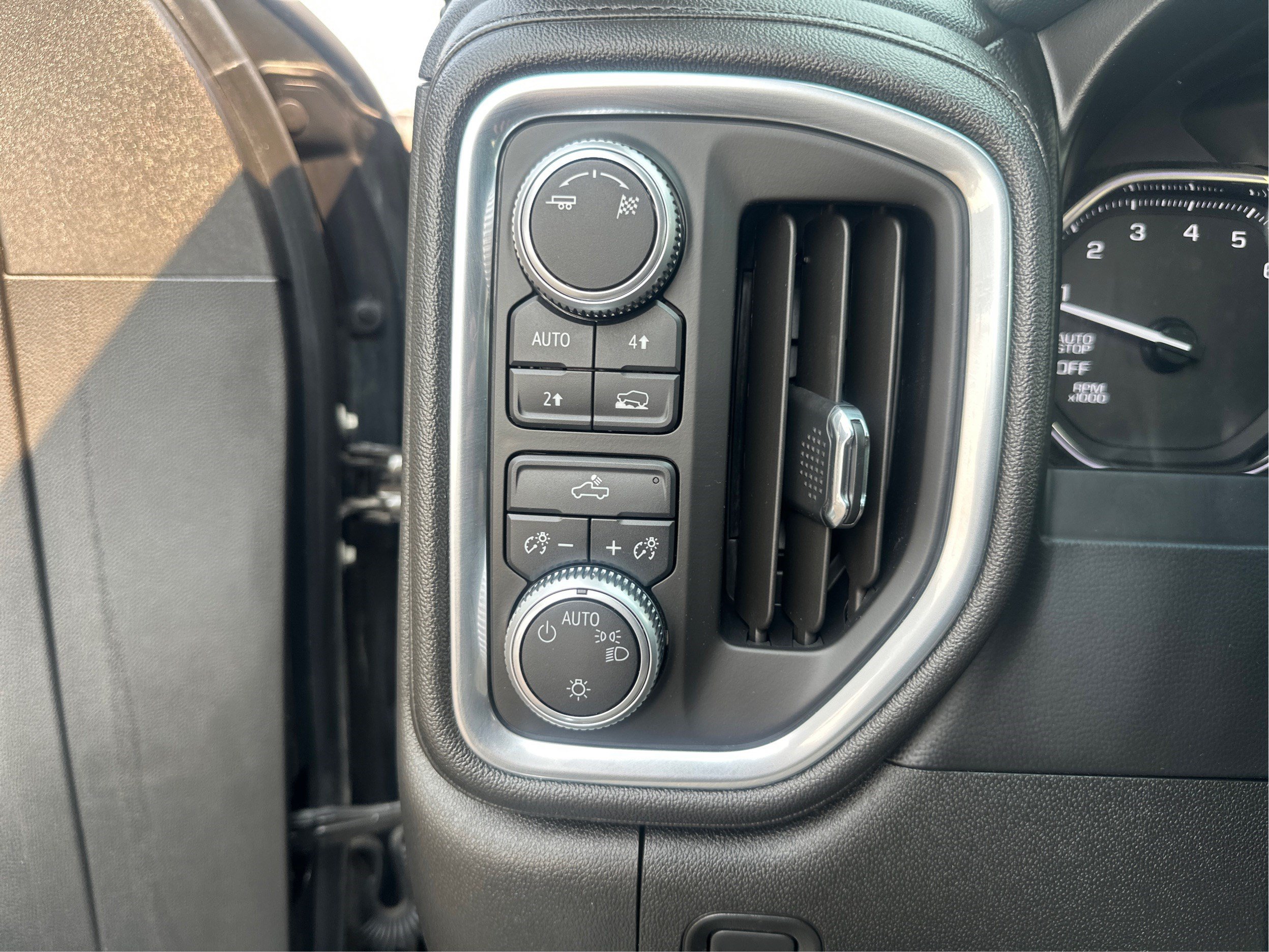 Used 2019 GMC Sierra 1500 SLE w/ SLE Convenience Package AWD/4WD image 18