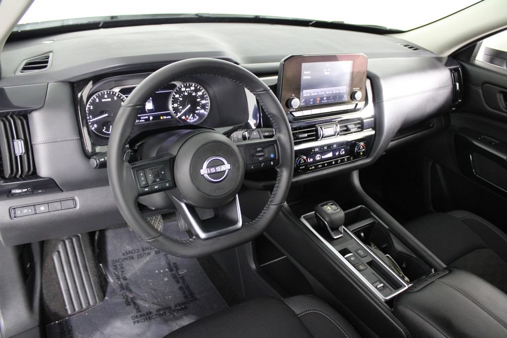 Certified 2024 Nissan Pathfinder SV FWD image 18