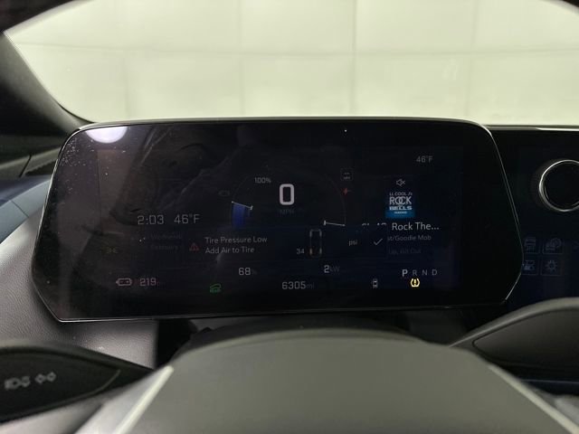 Used 2025 Chevrolet Equinox EV LT w/ Convenience Package image 16