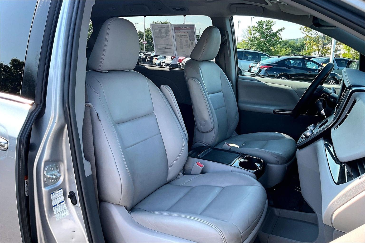 Used 2018 Toyota Sienna XLE w/ Protection Package AWD/4WD image 7