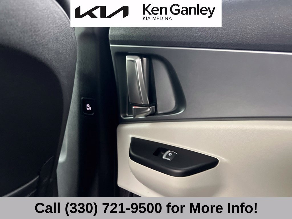 Certified 2024 Kia Carnival LX FWD image 44