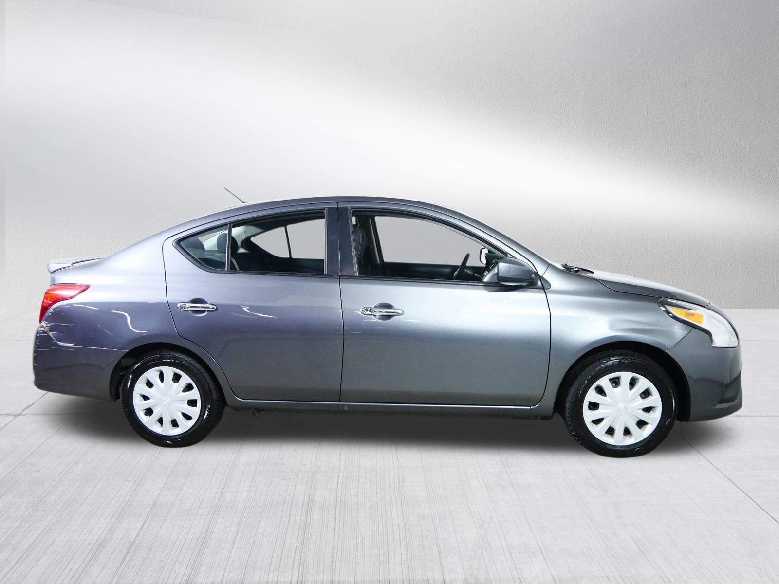 Used 2019 Nissan Versa SV image 8