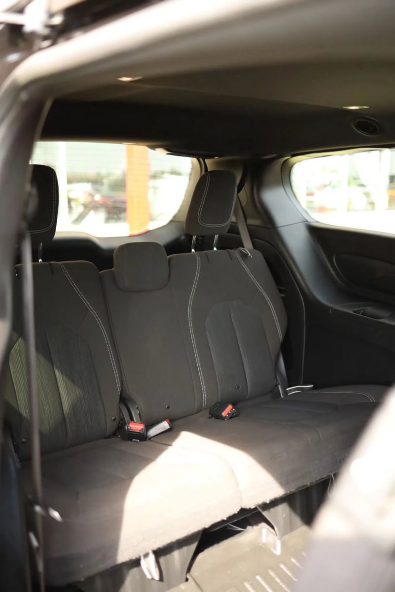 Used 2021 Chrysler Pacifica Touring w/ Uconnect Theater Family Group image 55