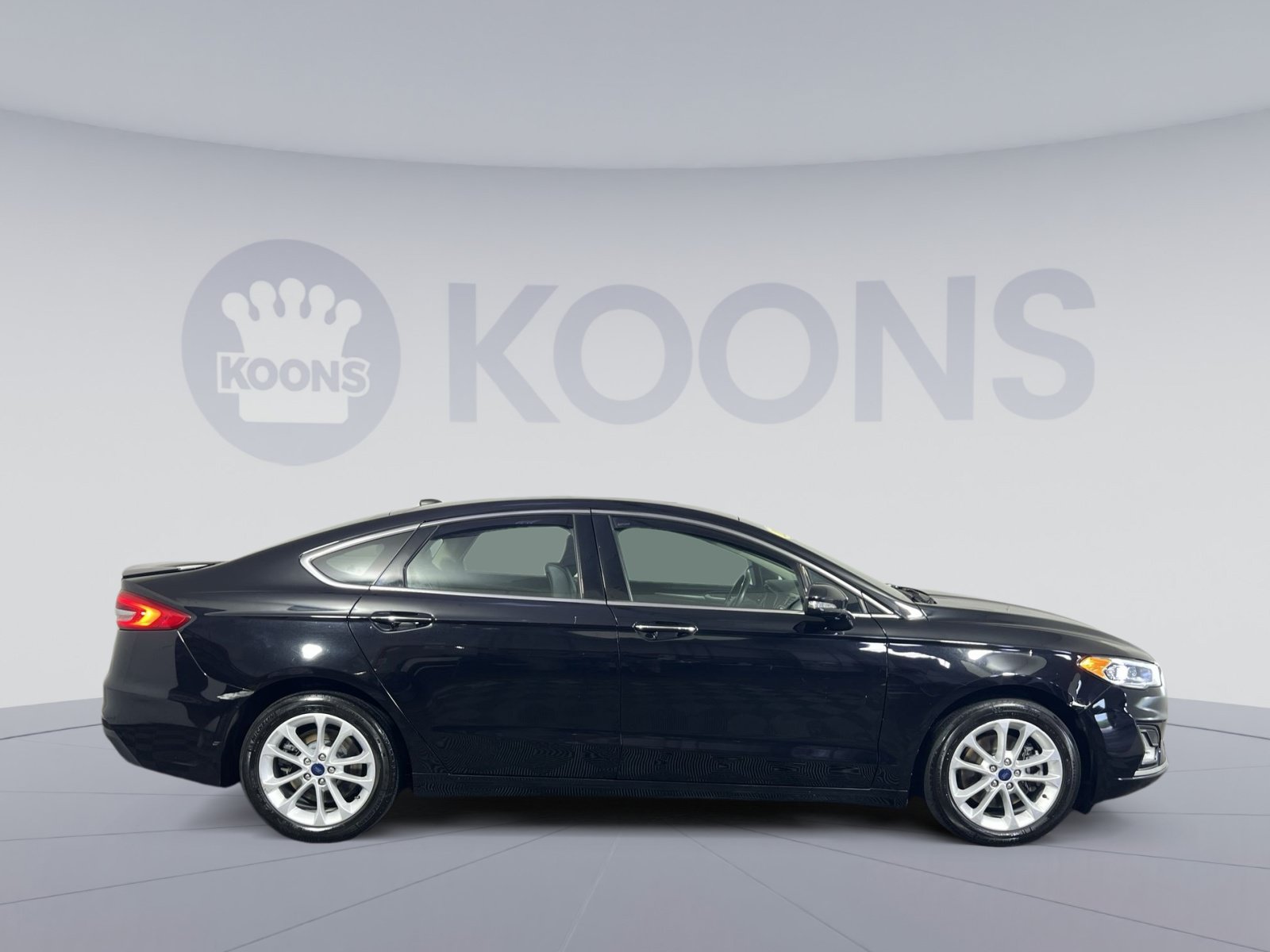 Used 2020 Ford Fusion Energi Titanium FWD image 12