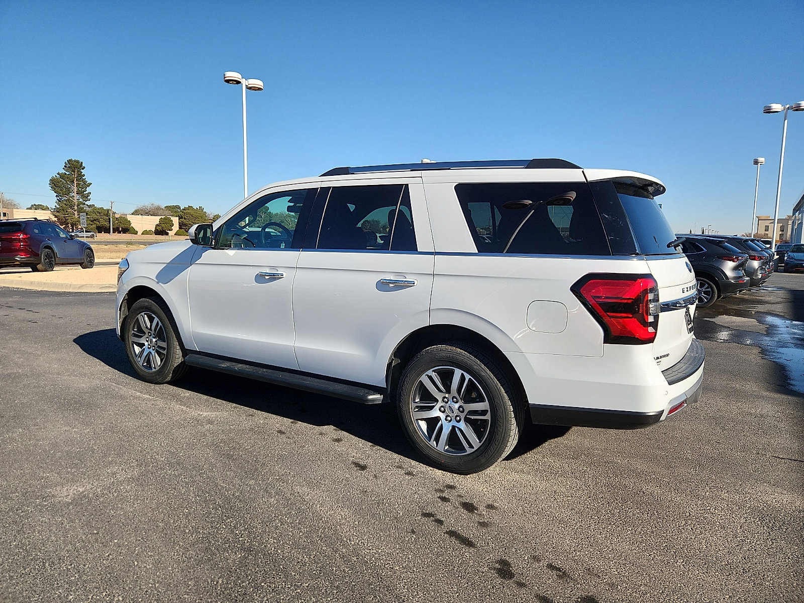 Used 2024 Ford Expedition Limited image 4