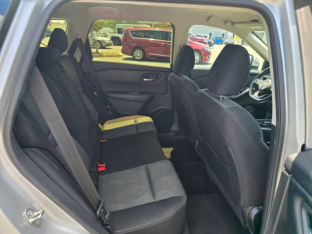 Used 2024 Nissan Rogue SV AWD/4WD image 13