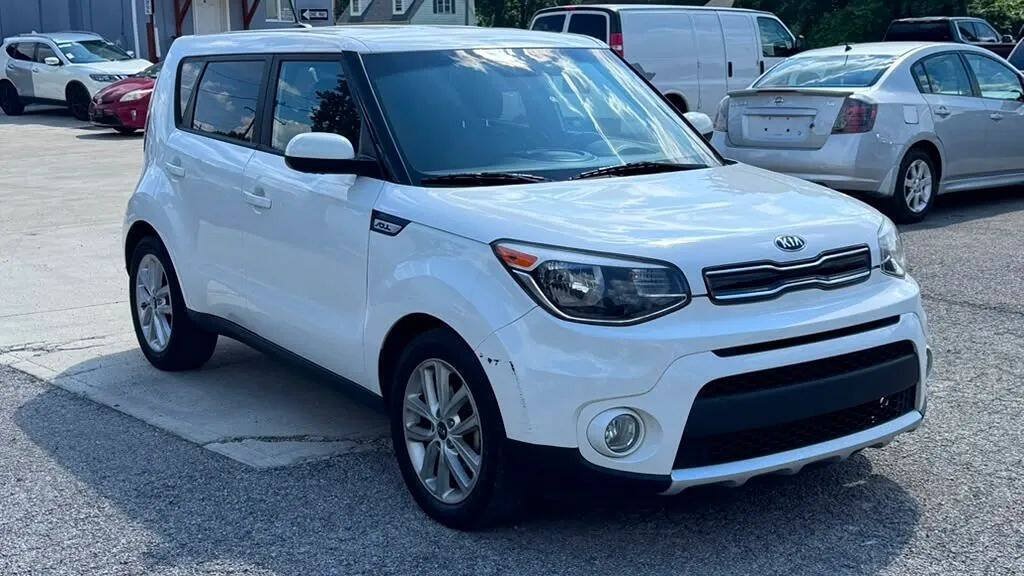 Used 2017 Kia Soul + FWD image 8
