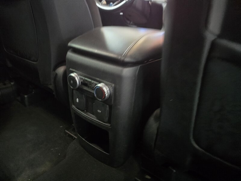 Used 2020 Ford Explorer XLT AWD/4WD image 18
