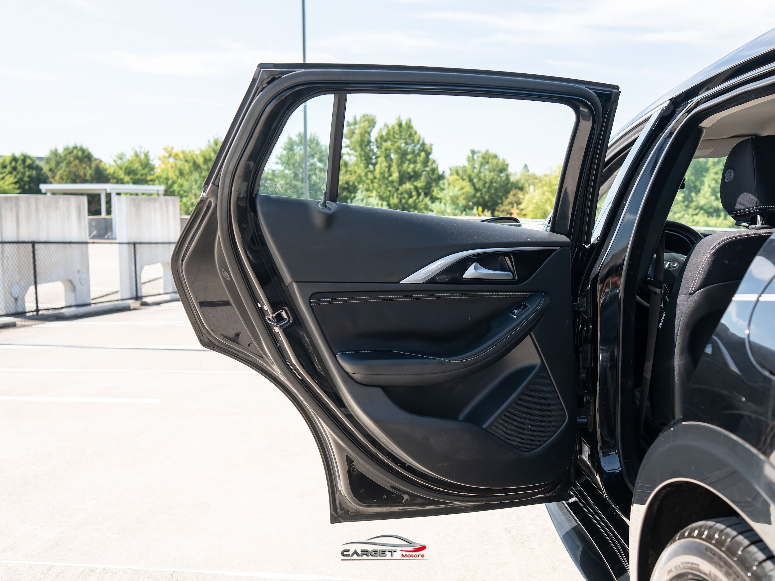 Used 2018 INFINITI QX30 FWD image 34