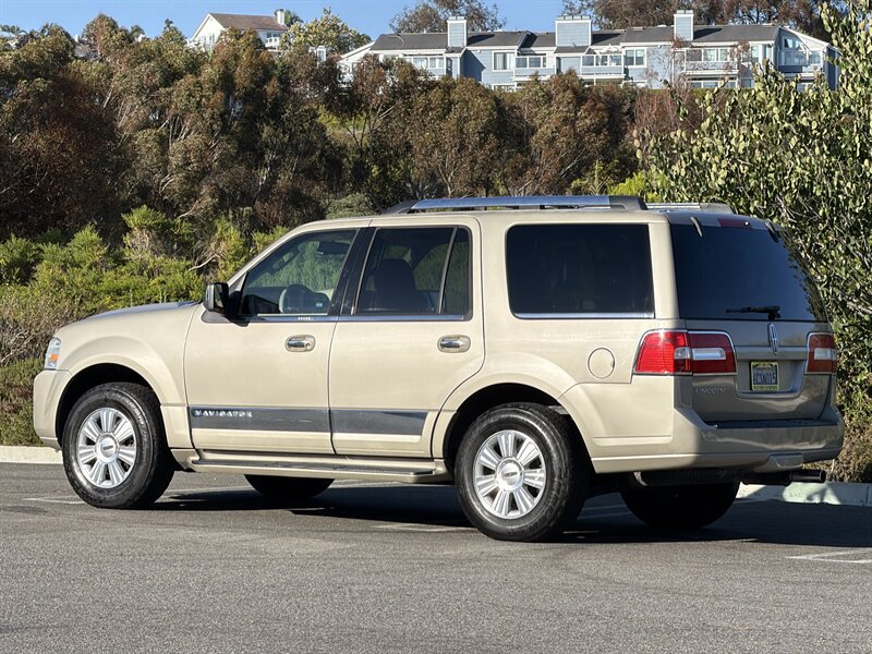 Used 2008 Lincoln Navigator 2WD image 4