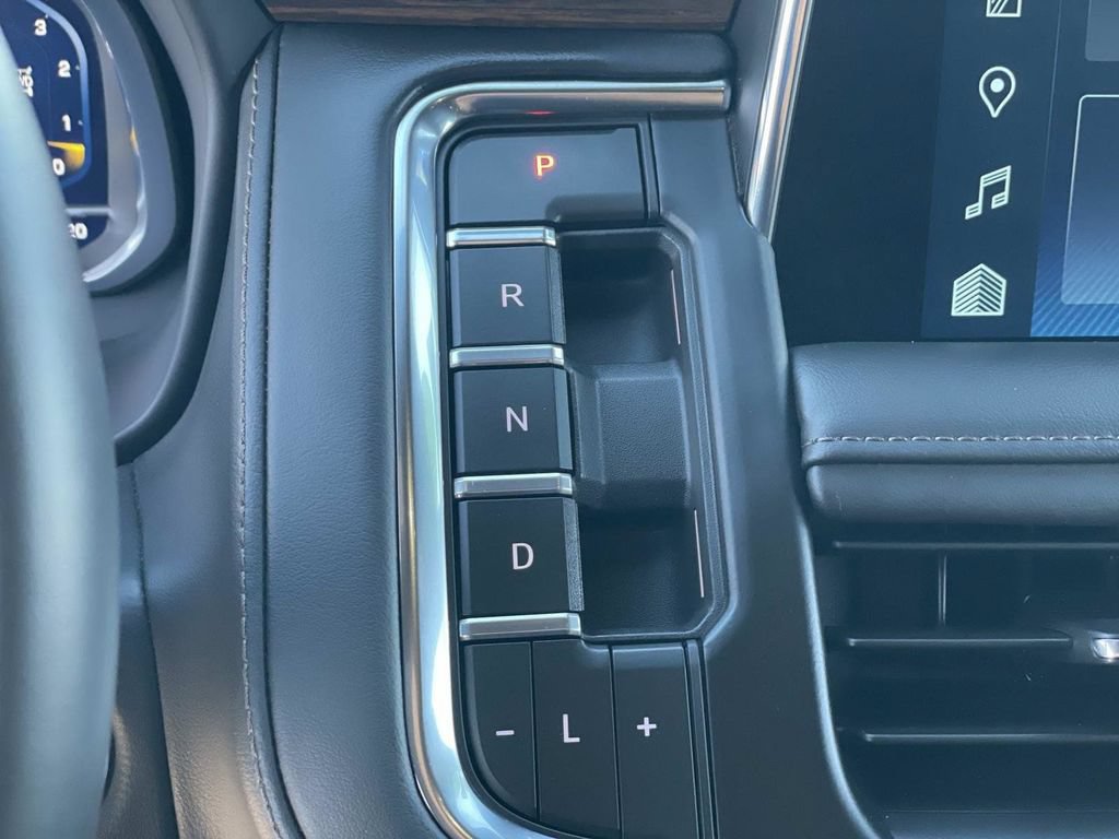 Used 2023 Chevrolet Tahoe High Country AWD/4WD image 15