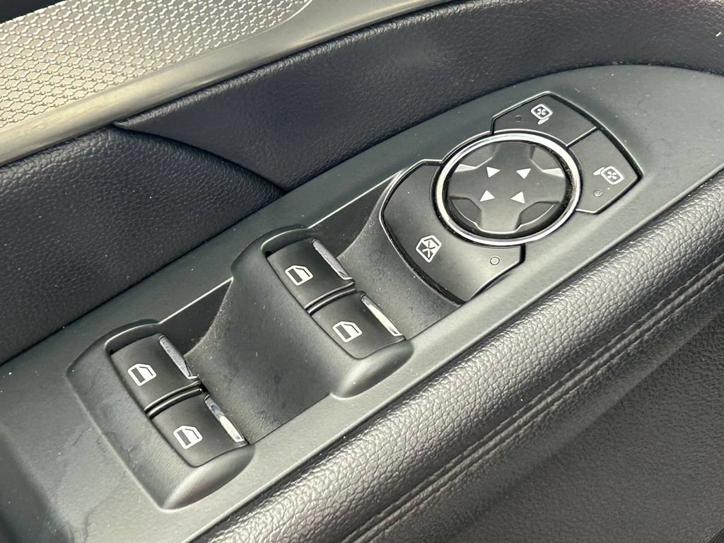 Used 2018 Ford Explorer XLT w/ Equipment Group 202A FWD image 18