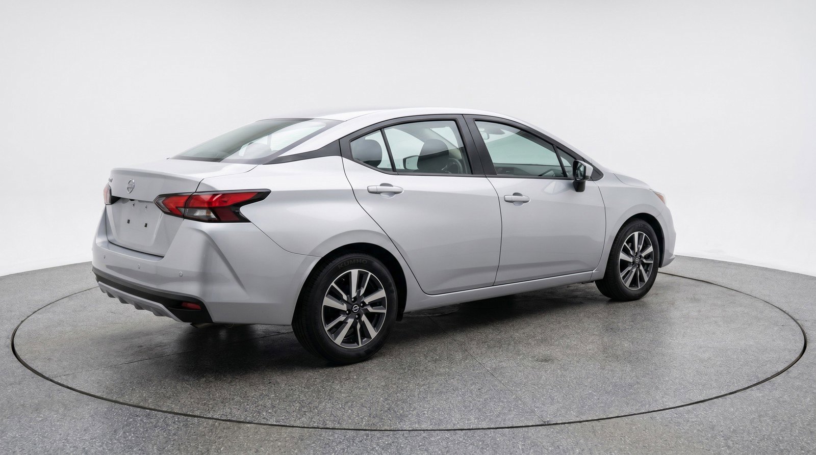 Used 2025 Nissan Versa SV FWD image 9