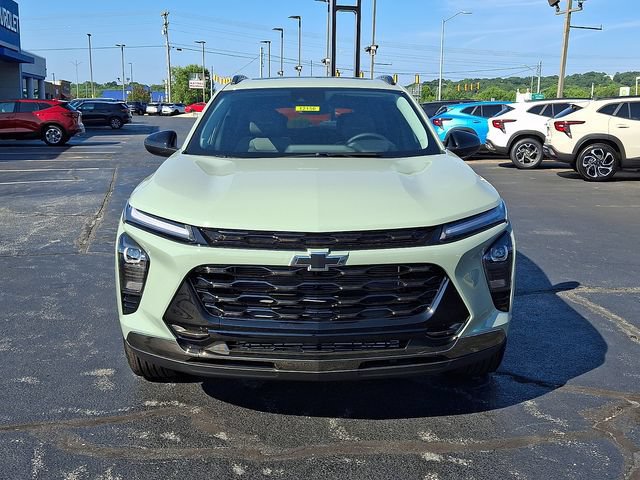 New 2026 Chevrolet Trax ACTIV w/ Sunroof Package FWD image 2