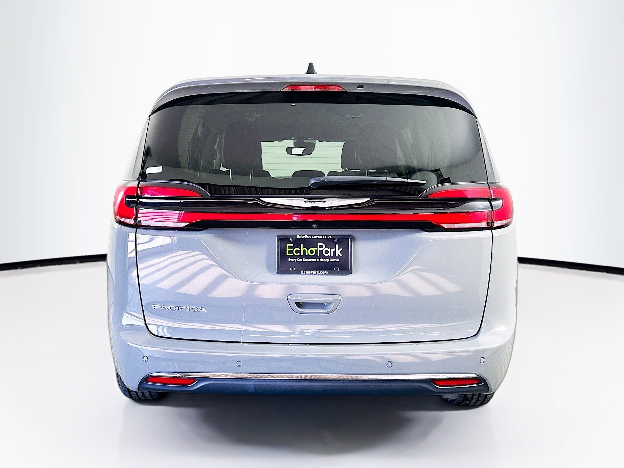Used 2023 Chrysler Pacifica Touring-L image 7