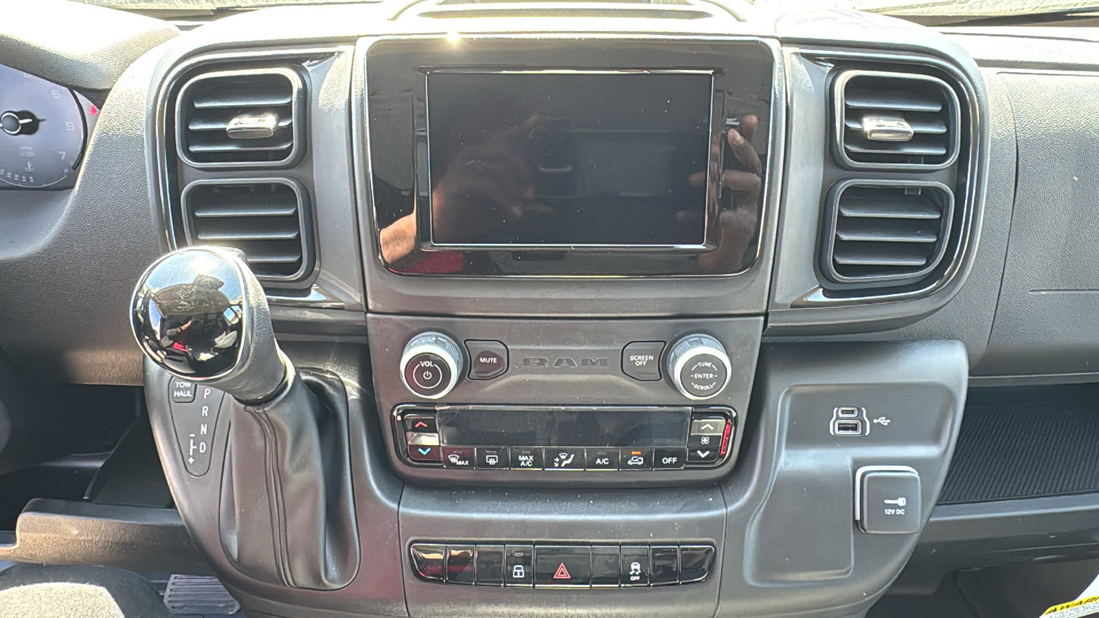 Used 2025 RAM ProMaster 2500 w/ Convenience Group image 16