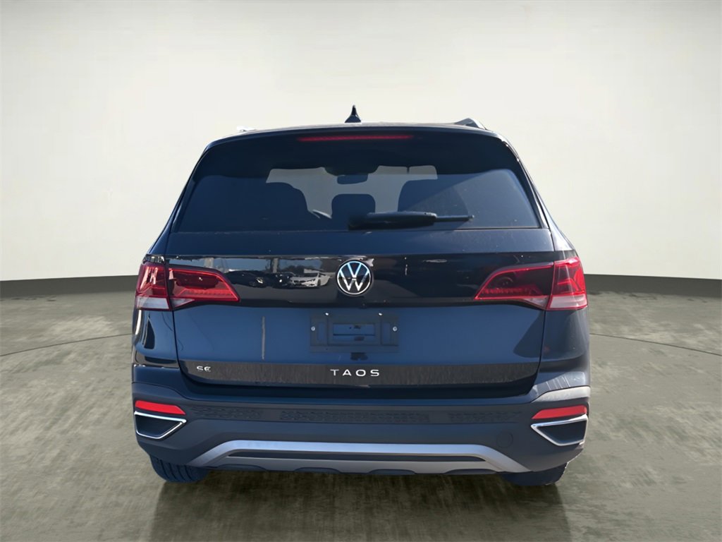 Used 2024 Volkswagen Taos SE w/ Panoramic Sunroof Package image 4