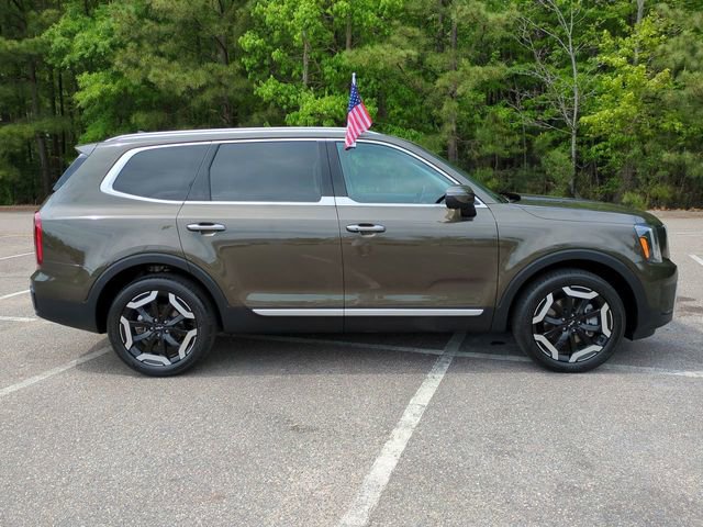 Used 2025 Kia Telluride S image 3