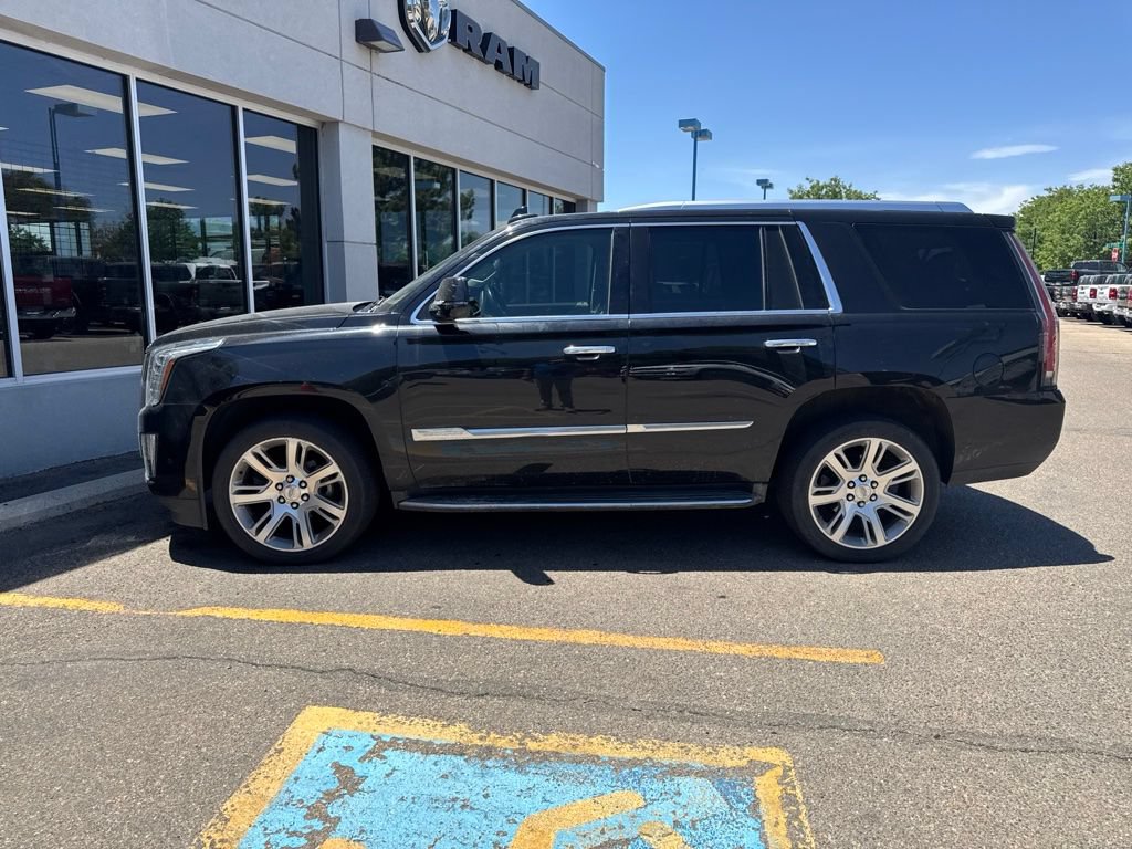 Used 2017 Cadillac Escalade Luxury AWD/4WD image 10