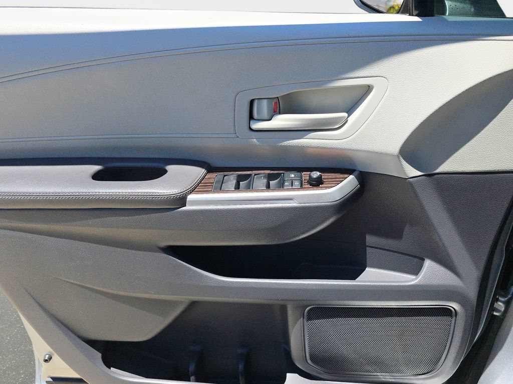 Used 2021 Toyota Sienna LE FWD image 21