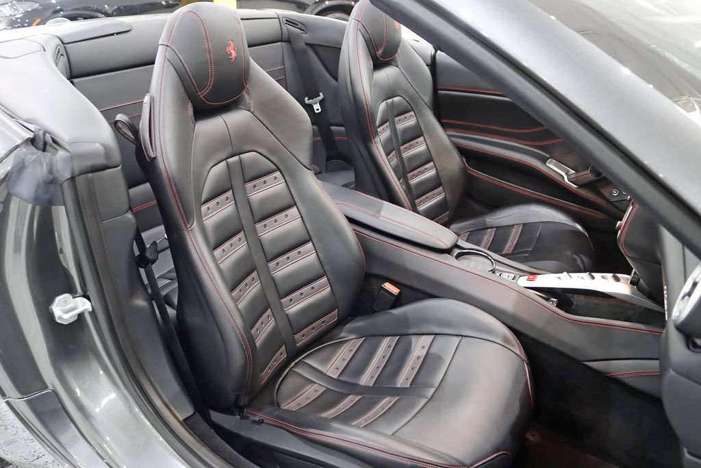 Used 2016 Ferrari California T RWD image 28
