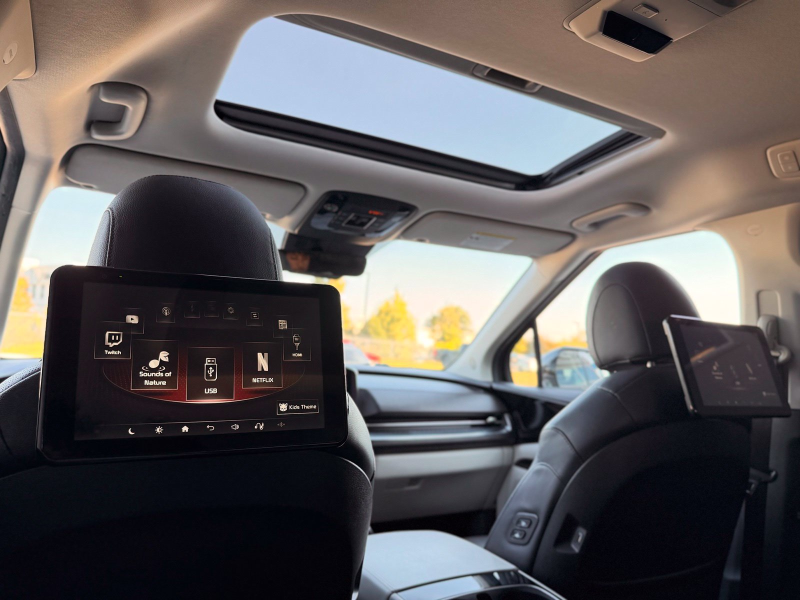 Used 2022 Kia Carnival SX Prestige FWD image 45