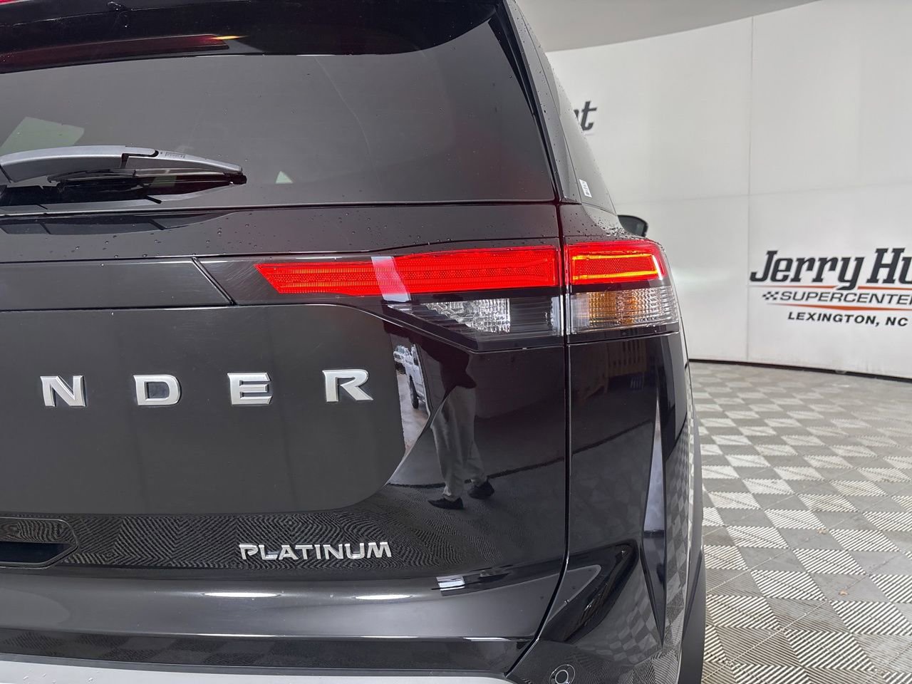 Used 2024 Nissan Pathfinder Platinum w/ Cargo Package image 37