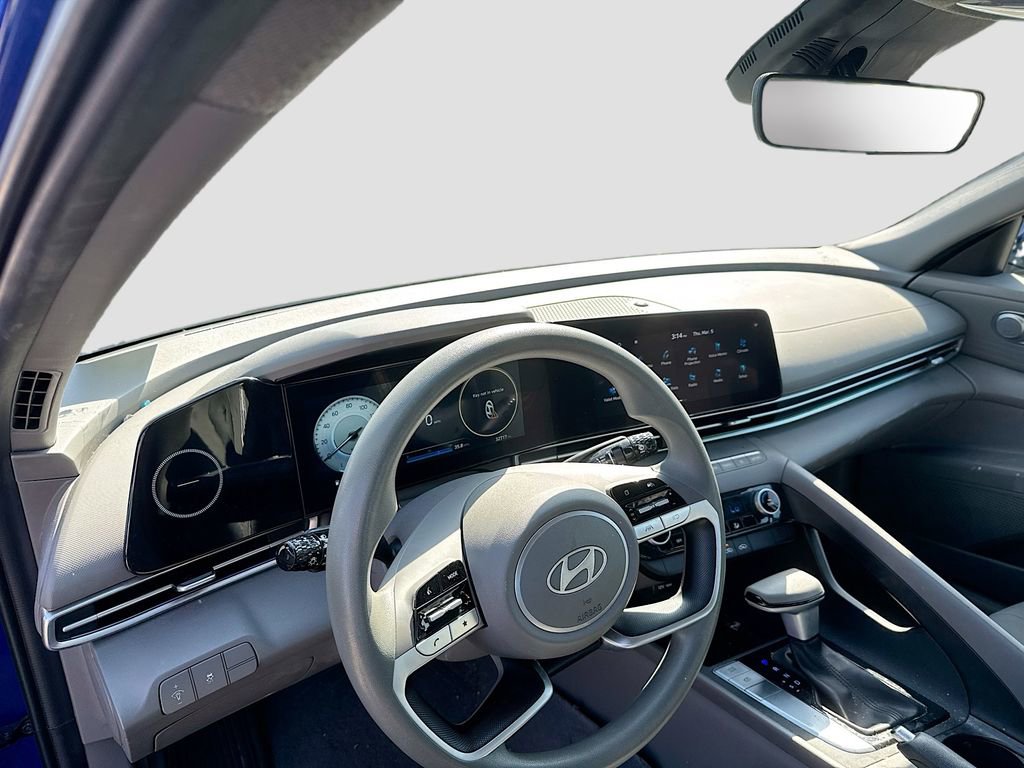 Used 2024 Hyundai Elantra SEL image 11