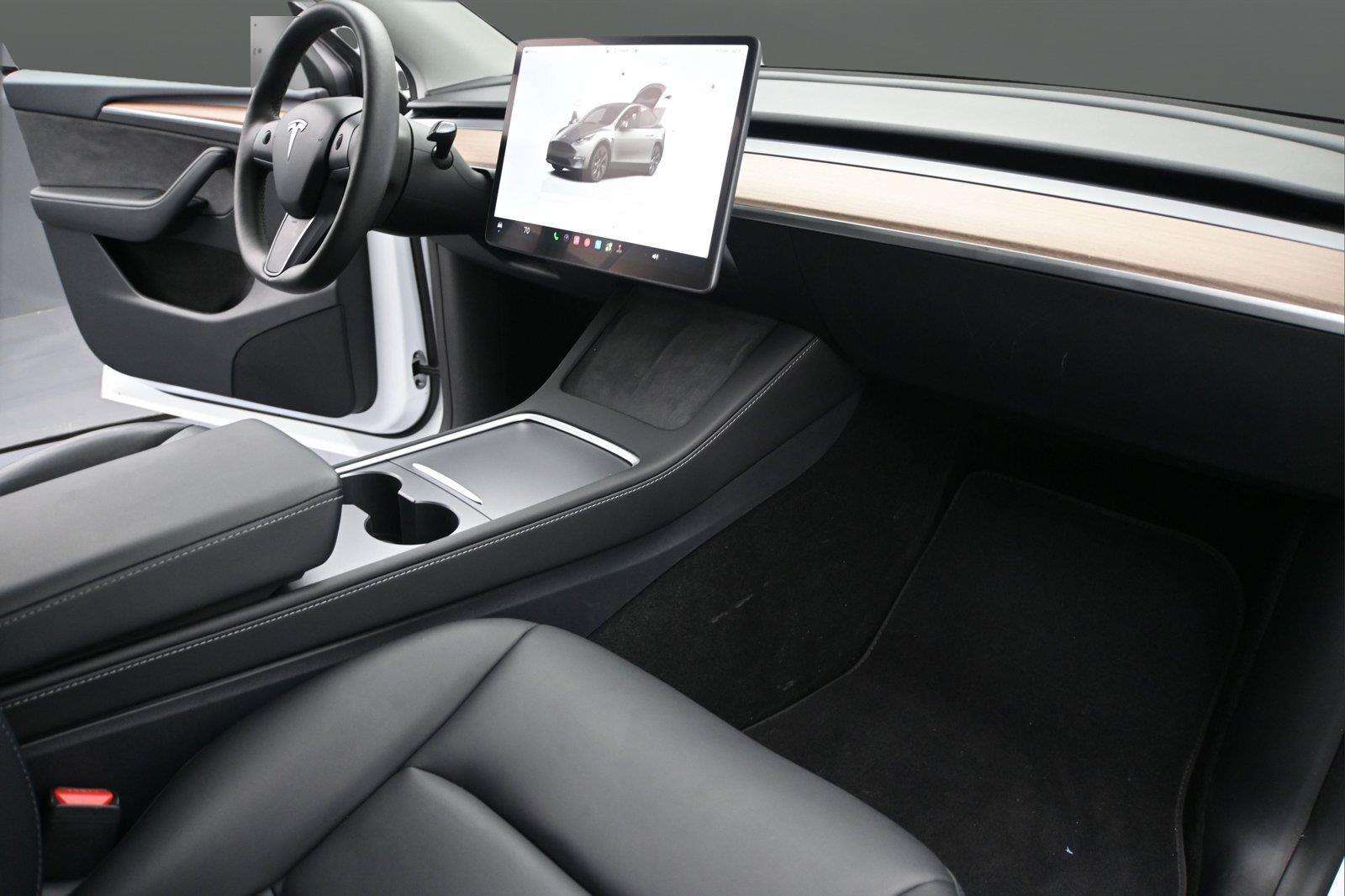 Used 2024 Tesla Model Y Long Range AWD/4WD image 17