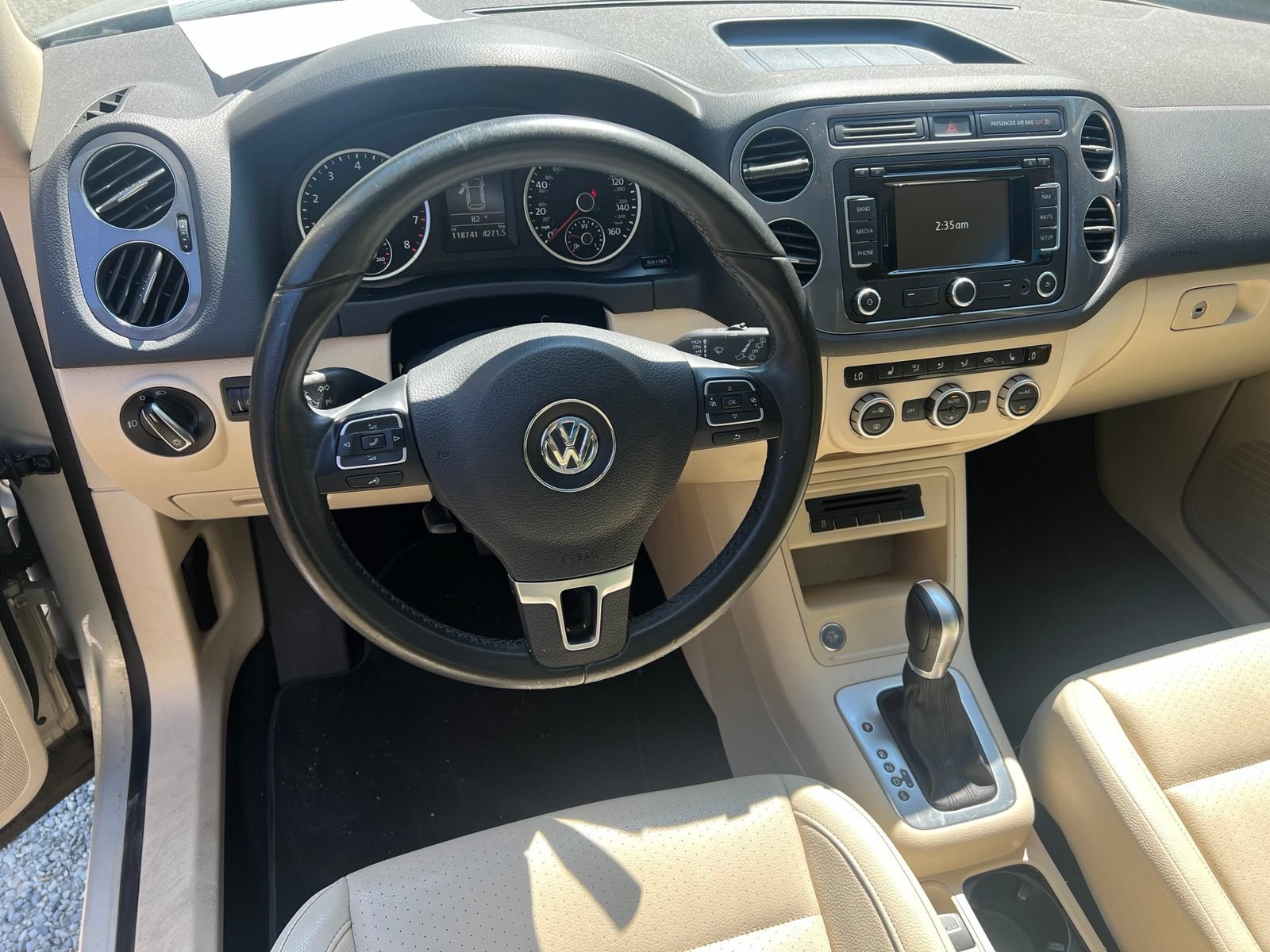 Used 2014 Volkswagen Tiguan SEL FWD image 11