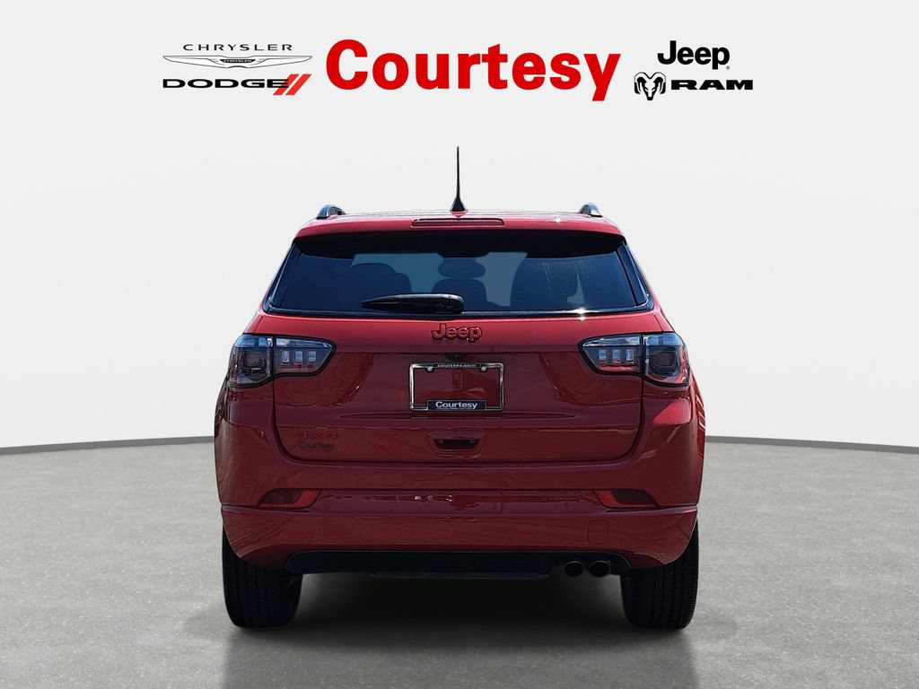Certified 2022 Jeep Compass Limited AWD/4WD image 5