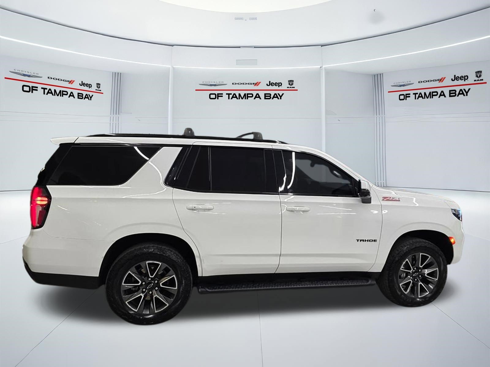 Used 2024 Chevrolet Tahoe Z71 w/ Luxury Package AWD/4WD image 7