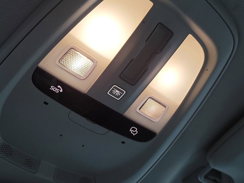 Used 2023 Volvo XC90 B6 Plus image 17