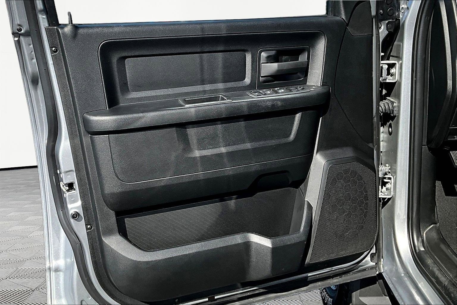 Used 2024 RAM 2500 Tradesman w/ Chrome Appearance Group image 20