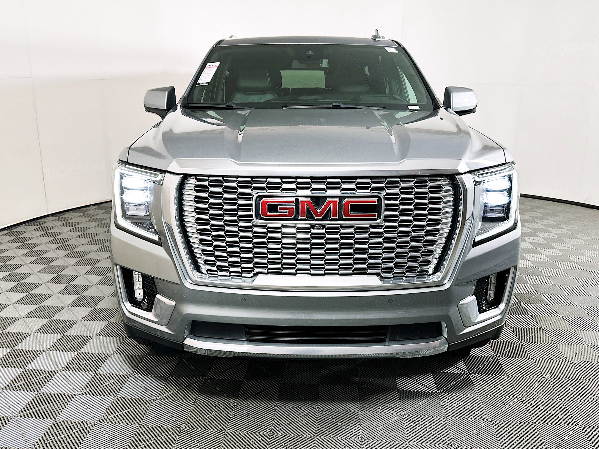 Used 2023 GMC Yukon Denali RWD image 8