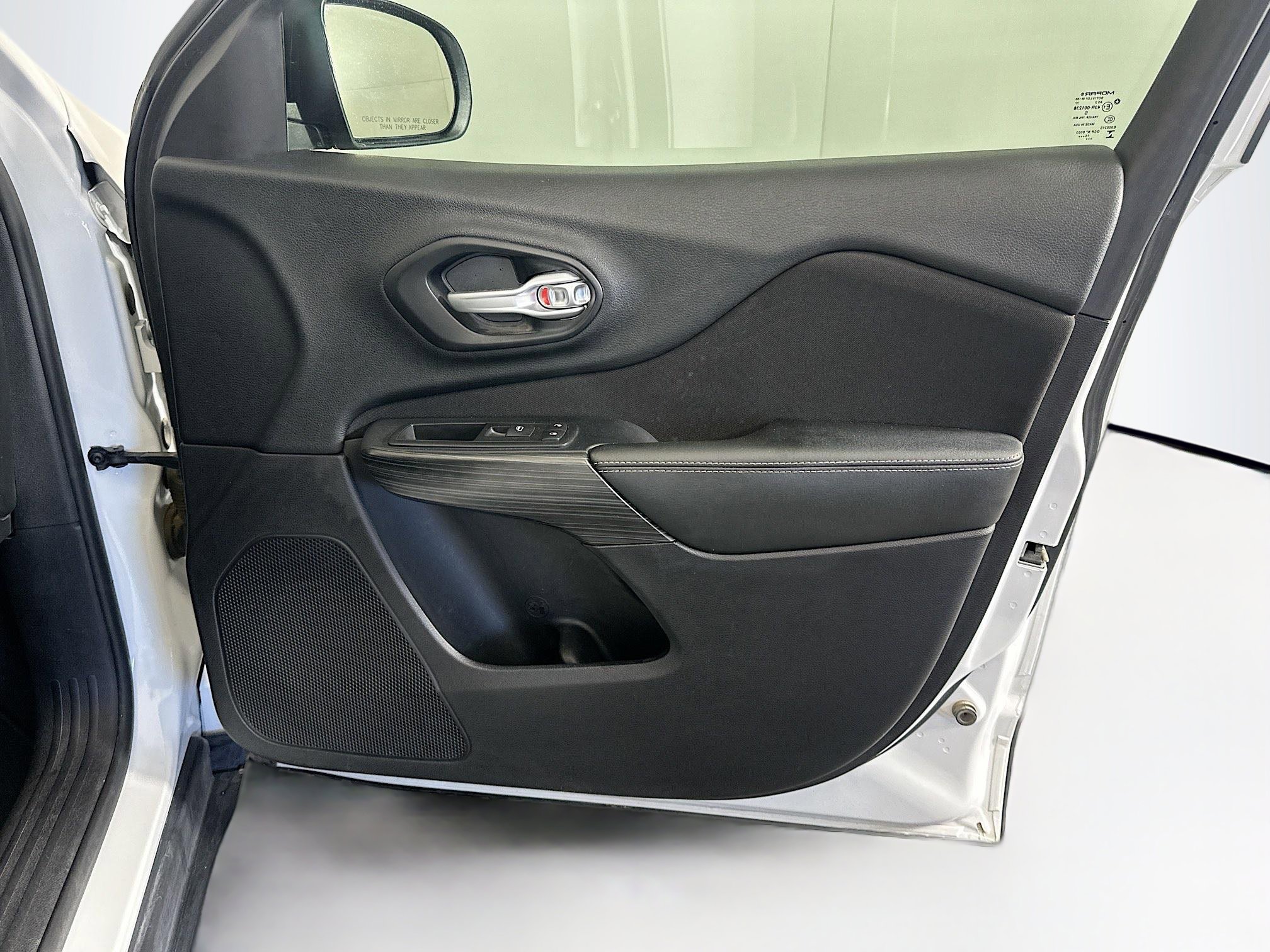 Used 2016 Jeep Cherokee Sport image 29