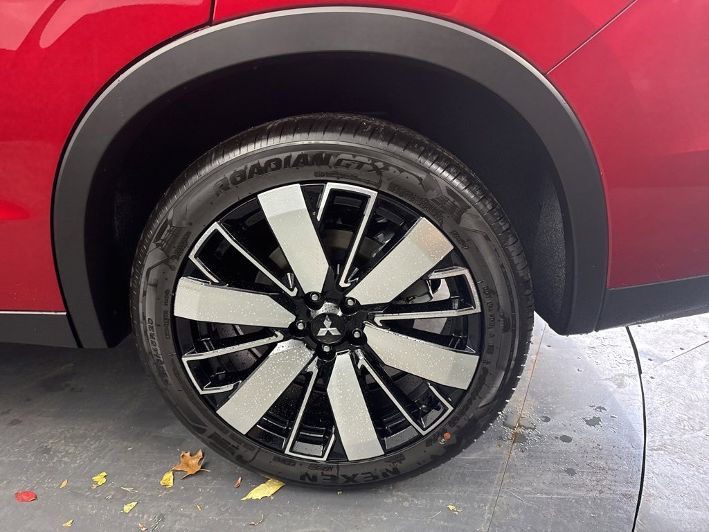 New 2025 Mitsubishi Outlander SE image 11