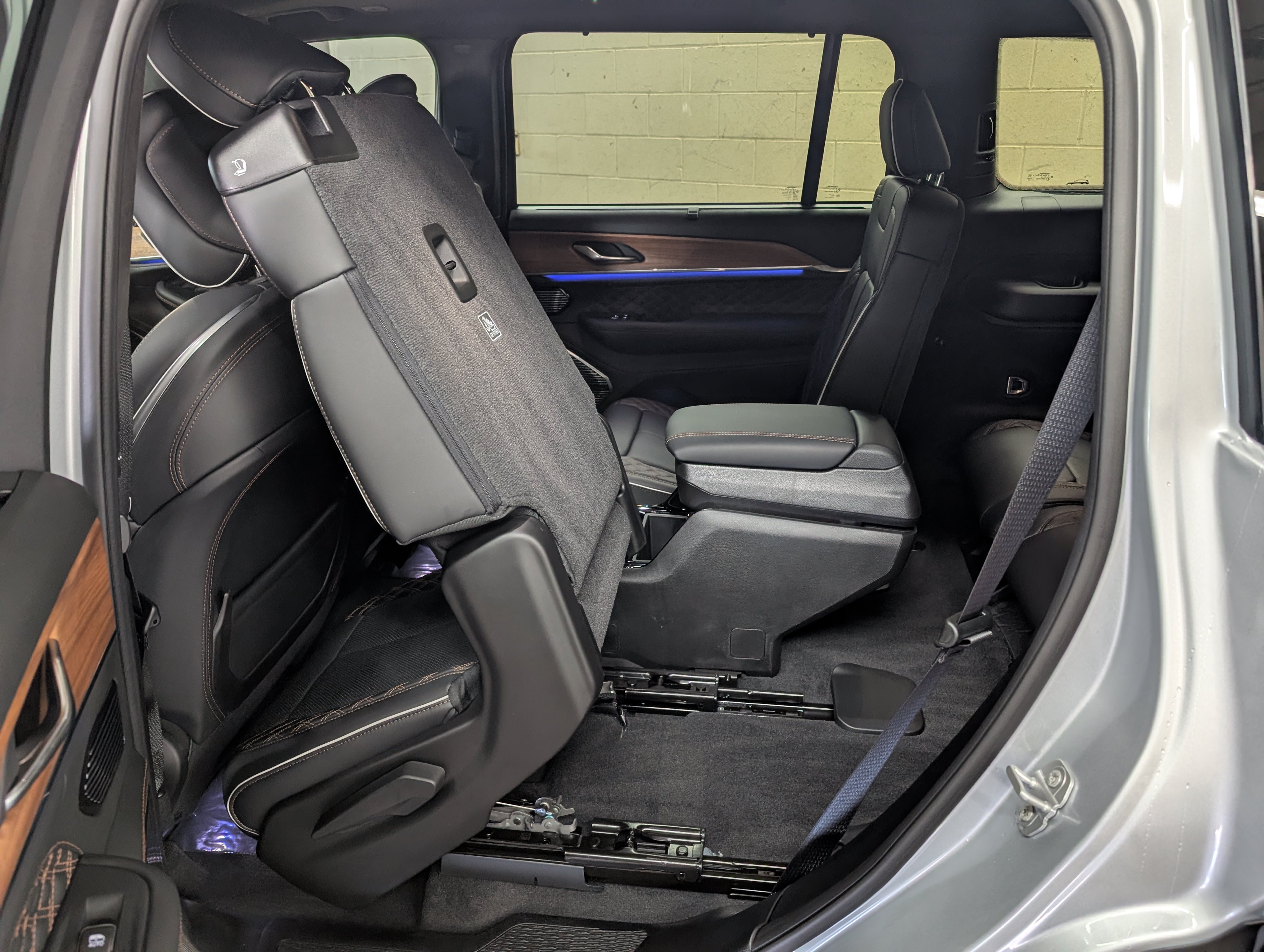 New 2026 Jeep Grand Cherokee L Summit w/ Advanced Protech Group IV AWD/4WD image 9
